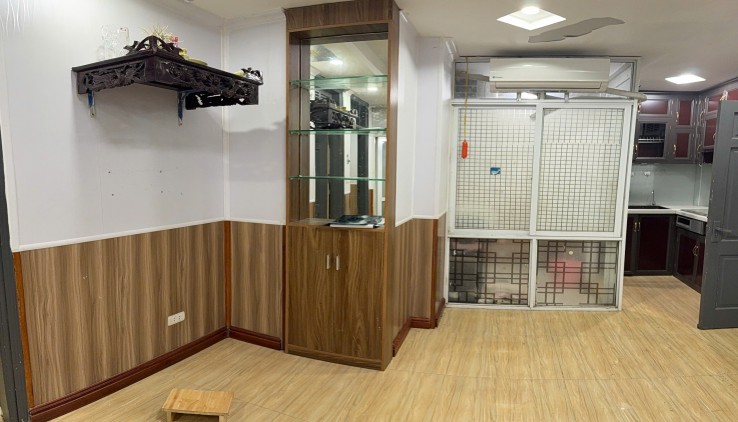 Cần cho thuê căn hộ CCMN tầng 1 Giải Phóng, 6.5 triệu, 65m2, 2 ngủ, vào ngay